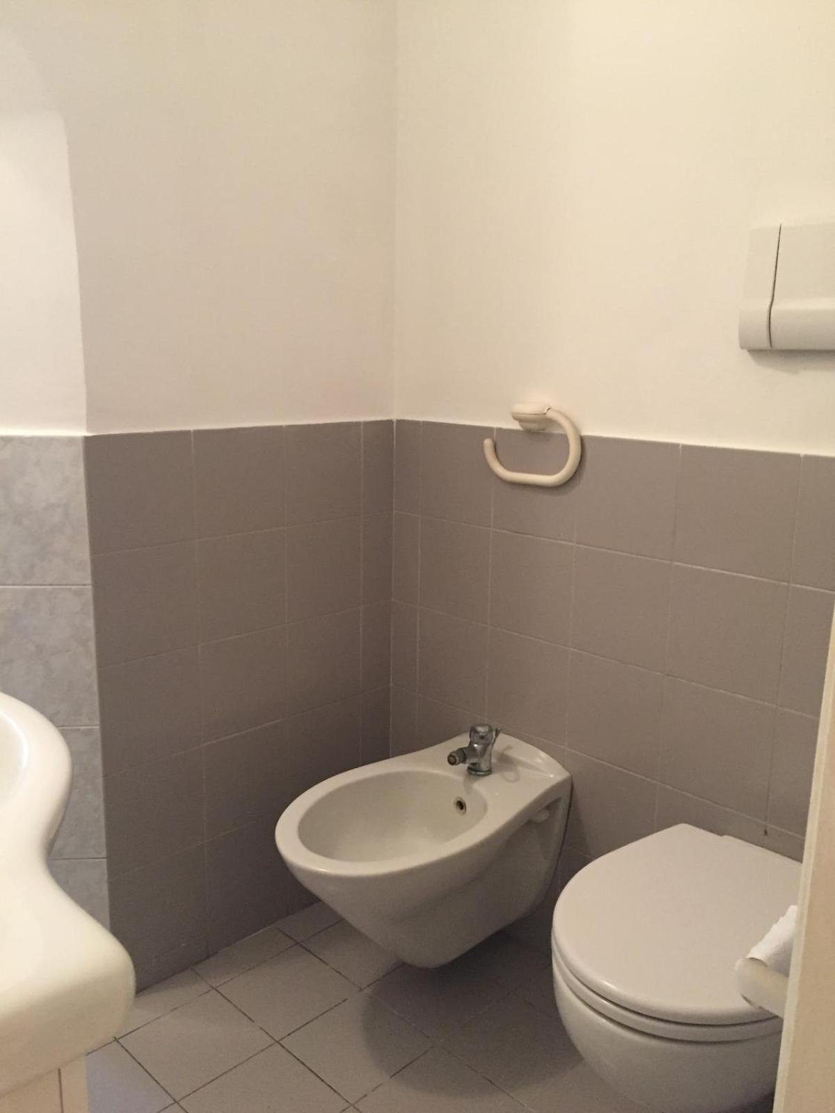 Natalia's 2-rooms Cozy Flat, Only 10 Min To Duomo * Milan
