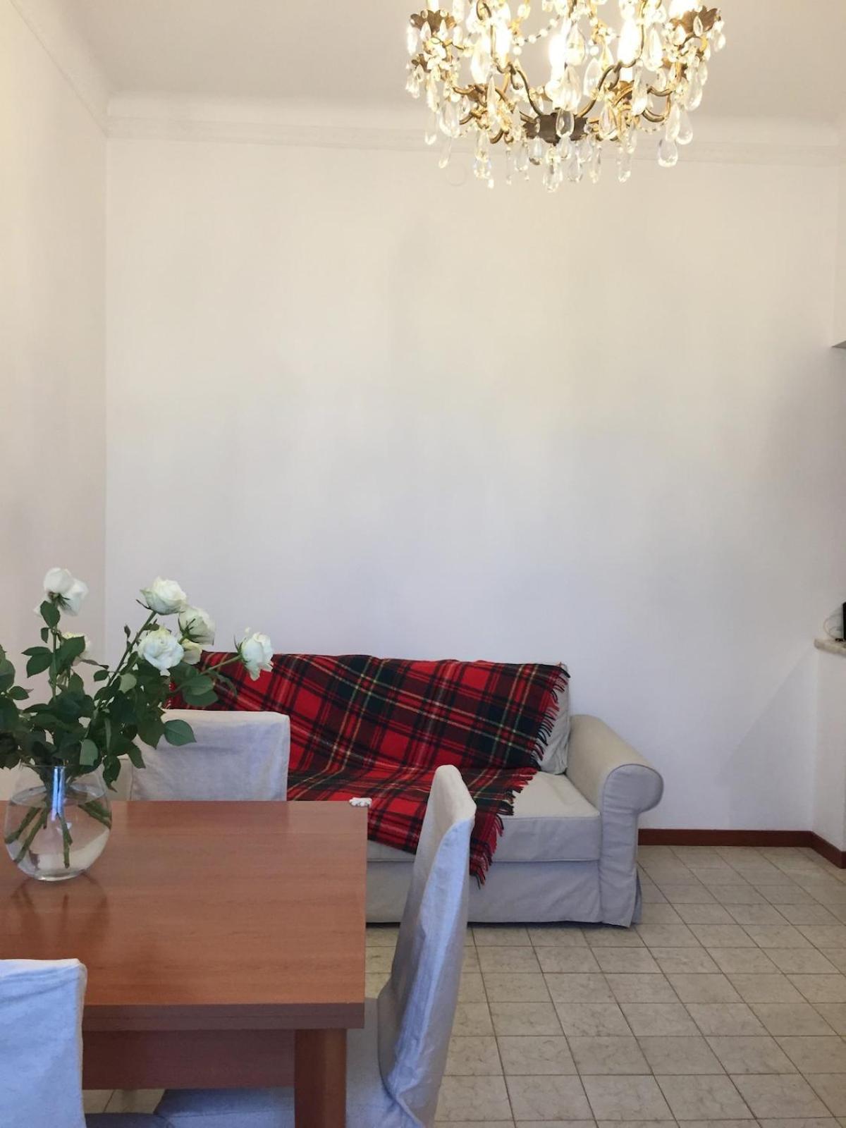 Natalia's 2-rooms Cozy Flat, Only 10 Min To Duomo *