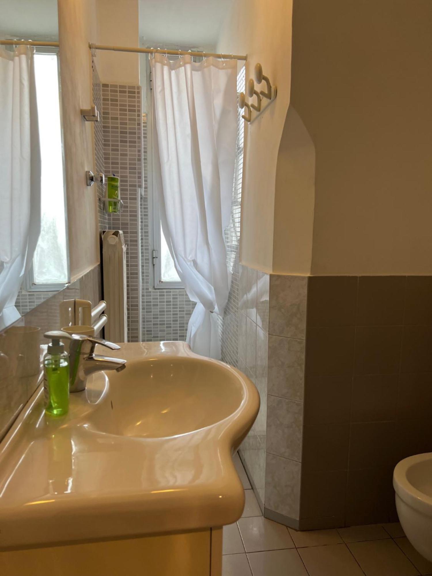 Natalia's 2-rooms Cozy Flat, Only 10 Min To Duomo * Milan